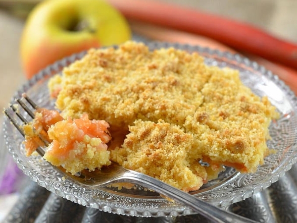 Crumble rhubarbe pomme et fraise