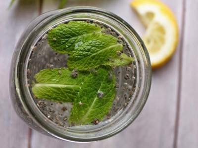 Chia fresca à la menthe et au citron