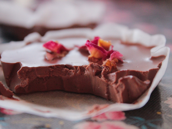 Bouchées au chocolat et à la rose