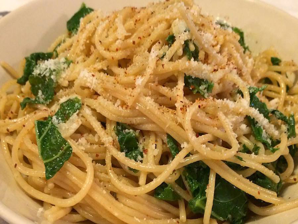 Spaghetti aux chou kale et piment d’Espelette