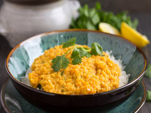 Dal de lentilles corail, coco et curry