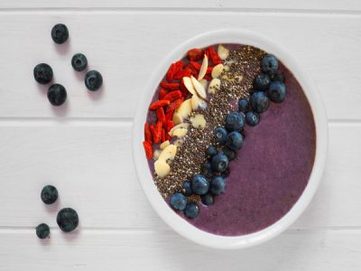 Smoothie bowl aux fruits rouges